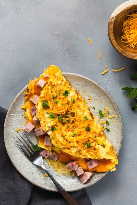 5-Ingredient Ham and Cheese Omelettes - 3 Scoops of Sugar Ham Omelette, Cheese Omelette Recipe, Mushroom And Cheese, Ham And Cheese Omelette, Diner Breakfast, Mushroom Cheese, Perfect Omelette, Blueberry Buttermilk Pancakes, Menu Cafe