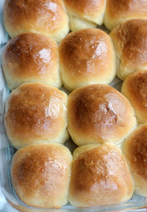 These Soft Sour Cream Dinner Rolls are the perfect way to get that slightly tangy sourdough flavor without using a sourdough starter! They have a slight crust on the outside, and are super soft, pillowy, and chewy in the middle! Best side dish to any comforting meal! Cabbage Buns, Yeast Dough Recipe, Baker Bettie, Buttery Rolls, Recipes With Yeast, Yeast Recipes, Dinner Roll, Homemade Dinner Rolls, Yeast Rolls