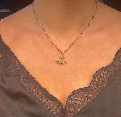 Gold Vivienne Westwood Necklace, Vivienne Westwood Necklace Gold, Gold Vivienne Westwood, Vivienne Westwood Necklace, Westwood Necklace, Vivienne Westwood Jewellery, Vivienne Westwood, Gold Jewelry, Gold Necklace