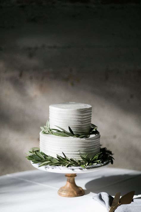 Wedding Cake Olive, Cake Greenery, Olive Branch Wedding, Backyard Dinner Party, Chocolate Cosmos, Olive Wedding, S Cake, Photo Opportunity, Simple Cake