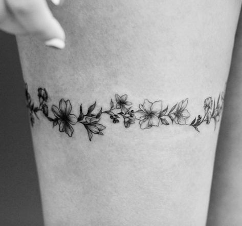 Leaf Garter Tattoo, Garder Belts Tattoos, Garter Thigh Tattoo, Garter Tattoos For Women, Flower Cuff Tattoo, Flower Garter Tattoo, Lower Back Flower Tattoo, Thigh Band Tattoo, Garter Tattoo