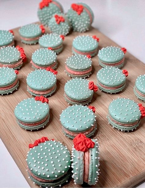 Plant Themed Baked Goods, Cute Western Birthday Ideas, Cactus Theme Desserts, Work Bridal Shower Ideas Food, Cactus Theme Bridal Shower Ideas, Dessert Decoration Ideas, Western Cupcakes Ideas, Cactus Dessert Ideas, Plant Themed Party Decor