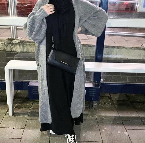 Abaya With Cardigan, Long Cardigan Outfit Hijab, Cardigan Hijab Outfit, Winter Abaya, Inspo Fits, Modern Hijab Fashion, Hijab Fashionista, Modesty Outfits, Cardigan Outfit