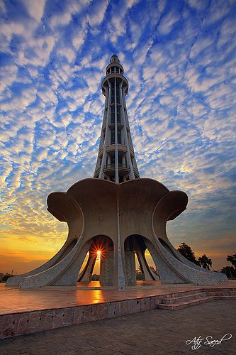 Minar-e-Pakistan,Lahore, Pakistan. Pakistan Culture, Pakistan Travel, Lahore Pakistan, South Asia, Bhutan, Jolie Photo, Islamic Architecture, The Tower, Beautiful Buildings