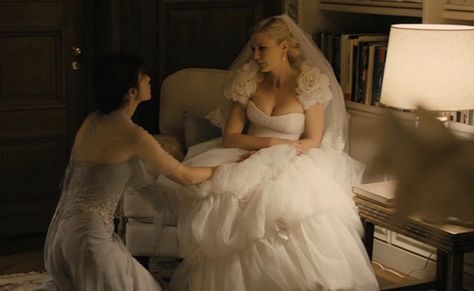 Movie Wedding Dresses, Movie Wedding, Bride Wars, Tv Weddings, Paris Honeymoon, Runaway Bride, Wedding Movies, Kirsten Dunst, Princess Bride