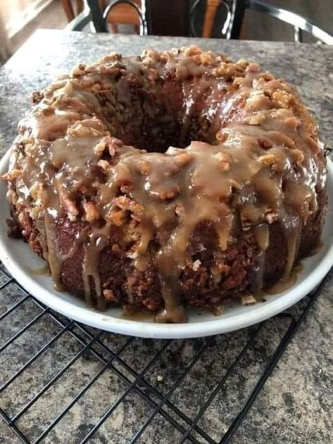 Paula Deen Lovers | Pecan Upside Down Cake - OMG😱 DON'T LOSE THIS😋 | Facebook Pecan Upside Down Cake, Cake Fall, Oatmeal Apple, Pecan Pie Cake, Pecan Cake, Grandmas Recipes, Bundt Cakes Recipes, Pie Cake, Upside Down Cake