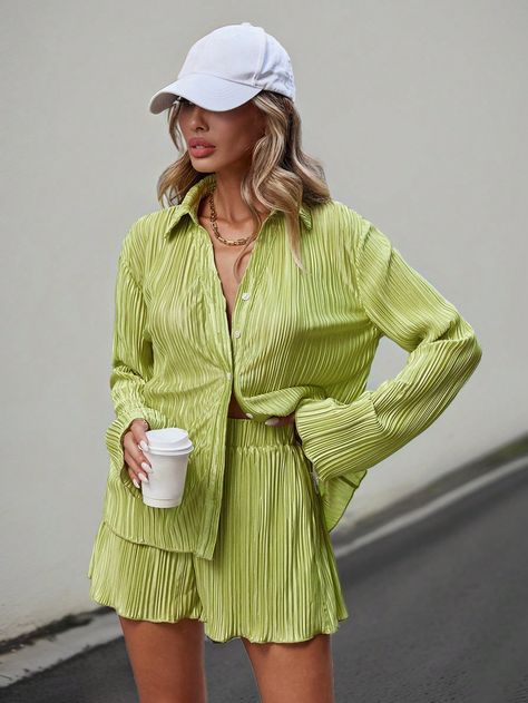 SHEIN Essnce Ladies' Solid Color Pleated Two-Piece SetI discovered amazing products on SHEIN.com, come check them out! Printed Pleated Skirt, Pleated Shorts, Loose Outfit, Womens Pyjama Sets, Street Outfit, Short Suit, Casual Streetwear, Streetwear Women, Suit Fashion