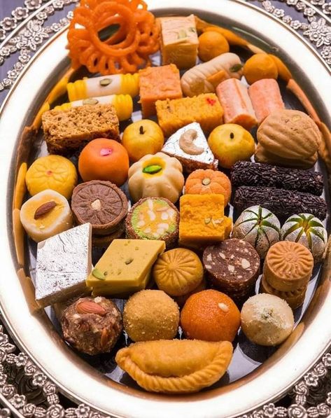 Indian Sweet Platter, Indian Sweets Photography, Mithai Photography, Sweets Photography, Diwali Snacks, Simple Family Meals, Healthy Food Menu, Diwali Food, Sweet Dishes Recipes