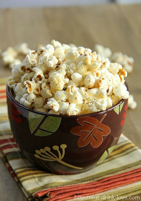 Ranch Popcorn, Parmesan Ranch, Cheesy Snack, June Cleaver, Popcorn Treats, Popcorn Snacks, Popcorn Party, Cheese Snacks, Flavored Popcorn