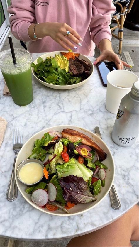 Almond Mom, Healthy Restaurant, Food Goals, Food Is Fuel, Food Obsession, Cafe Food, Clean Recipes, Pretty Food, Food Cravings