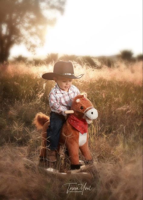 6 Month Baby Picture Ideas Boy, Cowboy First Birthday, 6 Month Baby Picture Ideas, One Year Pictures, Boy Photo Shoot, Cowboy Pictures, 1st Birthday Pictures, 1st Birthday Photoshoot, First Birthday Pictures