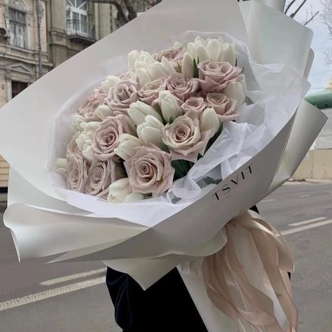 Unique Bridal Bouquets, Roses Luxury, Luxury Bouquet, Luxury Flower Bouquets, Prettiest Bouquet, Bouquet Gift, Boquette Flowers, Flower Gift Ideas, Nothing But Flowers