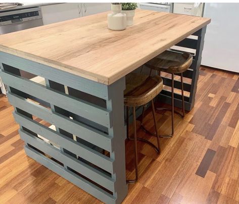 Pallet Kitchen Island, Recycled Kitchen, Серая Кухня, Pallet Kitchen, Small Apartment Interior, Tiny House Floor Plans, Chic Kitchen, Kitchen Room Design, Home Building Design