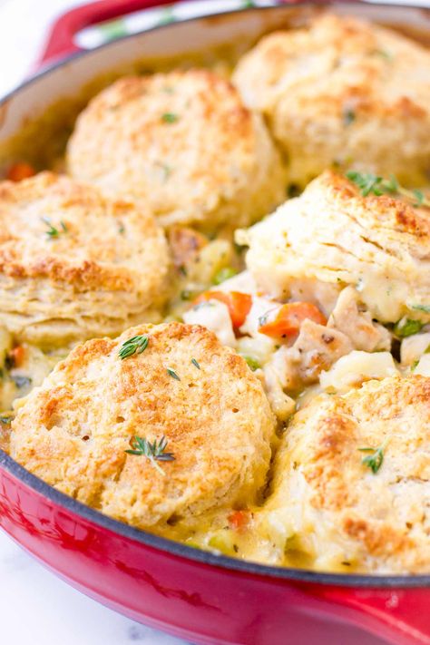 Biscuit Chicken Pot Pie! This delicious chicken pot pie is made with homemade buttermilk biscuits and it's so comforting and cozy. This chicken pot pie with biscuits is the perfect for cozy meal at home. Pioneer Woman Chicken Pot Pie, Delicious Chicken Pot Pie, Chicken Pot Pie With Biscuits, Pot Pie With Biscuits, Biscuit Chicken Pot Pie, Chicken Pot Pie Filling, Homemade Chicken Pot Pie, Homemade Buttermilk Biscuits, Pot Pie Filling