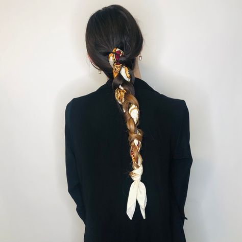 Tie A Head Scarf, Elegant Scarf, Braided Scarf, Banana Hair Clips, Bouffant Hair, Banana For Hair, Hair Up Or Down, Hair Scarf Styles, Head Scarf Styles