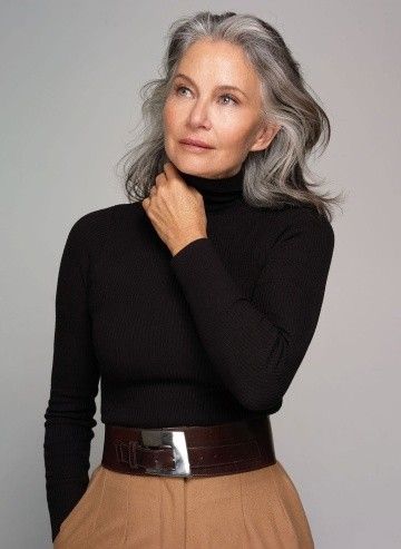 Grey Hair Inspiration, Beautiful Gray Hair, 사진 촬영 포즈, Long Gray Hair, Advanced Style, Wise Women, Ageless Beauty, Aging Gracefully, 인물 사진