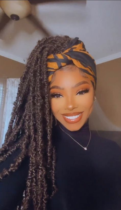 Makeup For Black Skin, Faux Locs Hairstyles, Hair Scarf Styles, Afro Style, Penteado Cabelo Curto, Bandana Hairstyles, Hair Wraps, Braided Headband, Locs Hairstyles