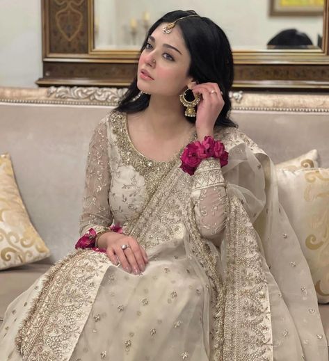 White Desi Wedding Dress, Pakistani Gowns, Noor Zafar Khan, Nikkah Outfit, Ariana Perfume, Pakistani Formal Dresses, Desi Wedding Dresses, Partywear Dresses, Pakistani Wedding Outfits