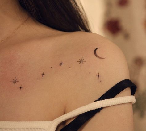 Colar Bone Star Tattoo, Near Collar Bone Tattoo, Moon And Stars Collar Bone Tattoo, Space Collar Bone Tattoo, Stella Luna Tattoo, Collarbone Sparkle Tattoo, Stars Collar Bone Tattoo, Collar Bone Star Tattoo, Space Tattoo Simple