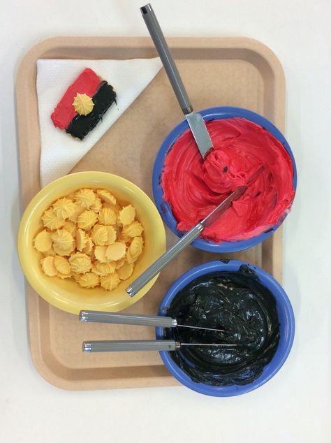 NAIDOC week biscuit decorating! Australian Aboriginal flag with biscuits, icing and carobs! Naidoc Week Activities, Aboriginal Food, Aboriginal Art For Kids, Biscuit Decorating, Multicultural Activities, Australia Crafts, Counting Activities Preschool, Aboriginal Education, Aboriginal Flag