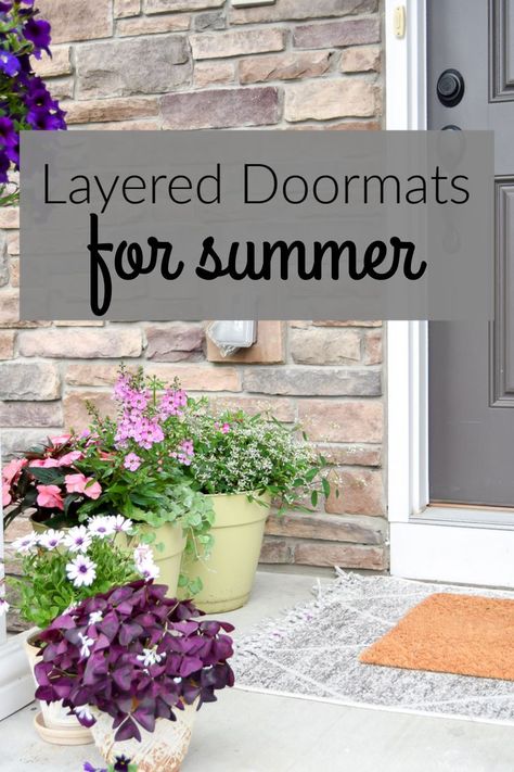 Easy and affordable front porch decor ideas you can do to create a welcoming curb appeal and dress up your entryway. Find out how to layer doormats, mix and match doormats, and more doormat ideas. Get all the front porch inspiration you need to get the best layered doormat combination. Doormat Layering Guide and front porch decor ideas! #layereddoormat #doormat #entryway #porch #diy #decor #designinspo Porch Diy Decor, Layered Welcome Mat, Doormat Layering, Layered Doormat, Doormat Ideas, Front Porch Inspiration, Porch Inspiration, Front Porch Decor Ideas, Summer Front Porches