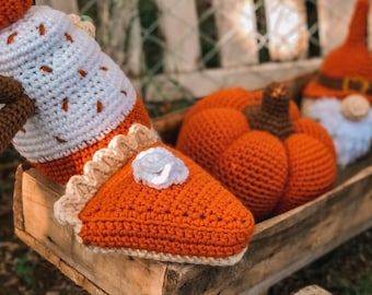 Aysuhandcraft - Etsy Finland Crochet Pumpkin Pie, Crochet Fall Decor, Crochet Pour Halloween, Thanksgiving Crochet, Crazy Lady, Fall Crochet, Fall Crochet Patterns, Autumn Decoration, Crochet Keychain Pattern