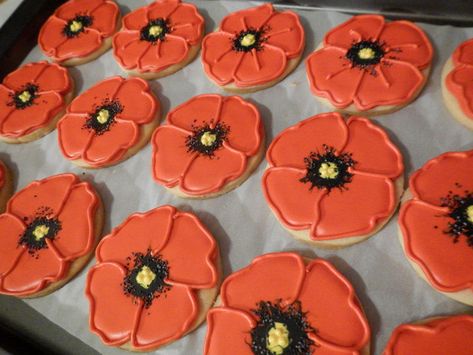 Pretty red poppies for Remembrance Day with a little sprinkling of real poppy seeds added to the centre. On November 11th, I sold them at a local market to raise money for our local Royal Canadian Legion branch. Poppy Decorated Cookies, Poppy Flower Cookies, Remembrance Day Cookies, Veterans Day Cookies, Poppy Cookies, Flower Sugar Cookies, Remembrance Day Poppy, Iced Biscuits, Cookie Connection