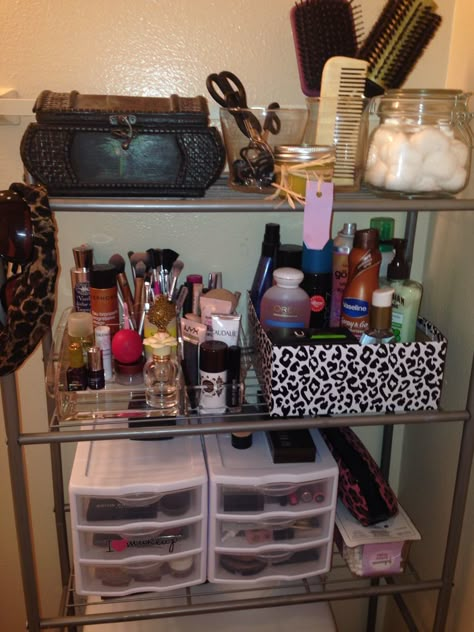 Skincare Storage Ideas Bedroom, Makeup Storage Ideas Bathroom, Storage Ideas For Bathroom, Makeup Storage Small Bathroom, Cheap Makeup Organization, Bathroom Makeup Storage, Makeup Storage Ideas, Inexpensive Makeup, Room Decor Bathroom