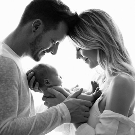 Newborn Family Pictures, Baby Boy Newborn Photography, Foto Newborn, Newborn Photography Boy, Baby Fotografie, Newborn Family Photography, Newborn Family Photos, Baby Pictures Newborn, Newborn Photography Poses