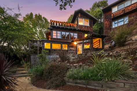 Photo 14 of 15 in A Tree House–Like Dwelling Once Owned by Dorothea Lange Seeks $1.65M in Berkeley, CA - Dwell Bernard Maybeck, Dixon Homes, Deck Shade, Berkeley Hills, Berkeley Homes, Clad Home, Berkeley California, Custom Built Ins, Built In Bench