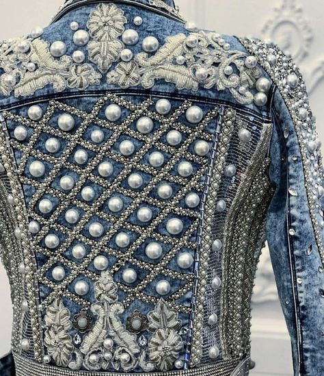 Denim Diy Clothes, Dress Queen, Denim Party, Extreme Fashion, Embellished Denim Jacket, Denim Embroidery, Denim And Diamonds, Preformance Outfits, Diy Jacket