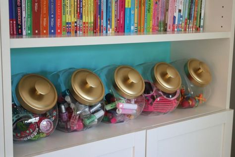 Creative organizing with candy and cookie jars.  The Creativity Exchange Organize Bookshelves, Maeve Bedroom, School Organization For Teens, Bonus Room Design, Bookshelves In Bedroom, Back To School Organization, Old Wooden Doors, Bookshelf Organization, Creative Organization