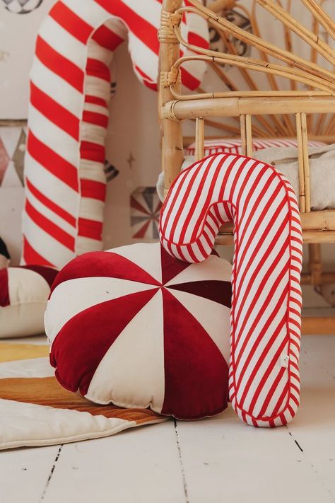 Candy Cane Pillow, Candy Cane Decor, Home Made Candy, Cane Decor, Pillow Sewing, Candy Pillows, Canes Decor, Tree Id, Diy Christmas Tree Topper