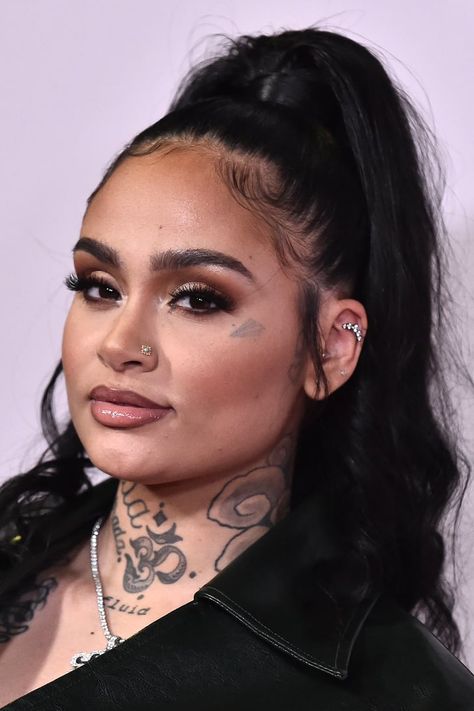 Mini Throat Tattoo, Tiny Throat Tattoo, Simple Throat Tattoo, Throat Tattoos Women Simple, Rhianna Tattoo Neck, Kehlani Neck Tattoos, Throat Tattoos, Full Neck Tattoos, Small Snake