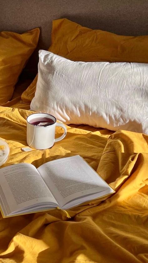 Yellow Aesthetics, The Tudor Family, Yellow Bed, Mug Aesthetic, Yellow Photography, Aesthetic Objects, Aesthetic Yellow, Yellow Cups, Yellow Mugs