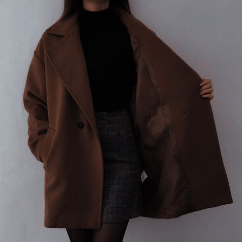 Dark Academia Coat, Dark Academia Outfit Women, Brown Coat Outfit, Detective Outfit, Long Coat Outfit, Dark Academia Outfits, Trendy Winter Fashion, Dark Academia Outfit, Modest Casual Outfits