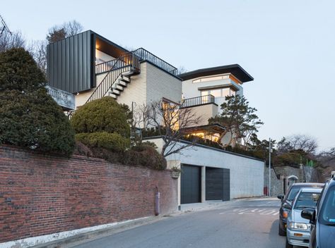 Naegok V house / jhy architect & associates Modern Korean House Exterior, Modern Korean House, Korean House Exterior, Korean Modern House, Korean House Interior, Korean House Design, Seoul Apartment, Architecture Model Making, Mansions Luxury