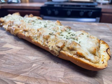 Chicken Alfredo Garlic Bread – Catherine's Plates Alfredo Garlic Bread, Turkey Casseroles, Stick Of Butter Rice, Garlic Butter For Bread, Chicken Bacon Alfredo, Make Alfredo Sauce, Ground Beef Rice, Chicken Alfredo Bake, Turkey Casserole