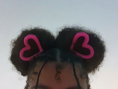 Hair style for curly hair. 2 messy space buns with heart clips and braids. Mixed girl hair inspiration. Black girl hair inspiration. Brain Hairstyles, Space Buns Black Hair, Puppet Ocs, Space Buns Curly Hair, Messy Space Buns, Puppet Oc, Love Core Aesthetic, Messy Braid Updo, Pretty Curly Hair