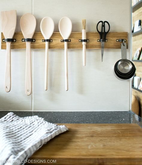 11 Super-Smart Ways to Organize All Those Cooking Utensils — Organizing Tips from Kitchn Diy Kitchen Utensils, Wooden Drawer Organizer, Diy Utensils, Utensil Rack, Kitchen Utensil Holder, Utensil Organization, Hanging Rack, Wooden Drawers, Hanging Racks