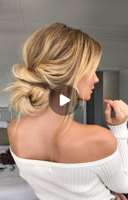 Prom Ponytail, Uk Hairstyles, Halo Extensions, Rustic Wedding Hairstyles, Short Homecoming Hair, Halo Hair Extensions, Bridesmaid Hair Half Up, Homecoming Hairstyles Updos, Up Dos For Medium Hair