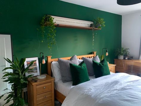 Bedspread For Green Walls, Earthy Bedroom Accent Wall, Emerald Wall Bedroom, Forest Green Bedroom Accent Wall, Emerald Green Accent Wall Bedroom, Deep Green Bedrooms, Evergreen Bedroom, Green Feature Wall Bedroom, Forest Green Accent Wall