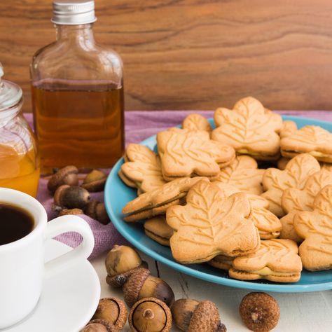 Maple Cream Sandwich Cookies Crumbl Maple Cream Sandwich, Maple Cream Sandwich Cookies, Maple Cream Filled Cookies, Maple Sandwich Cookies, Maple Cream Cookies, Maple Biscuits, Cream Sandwich Cookies, Cream Filled Cookies, Maple Leaf Cookies