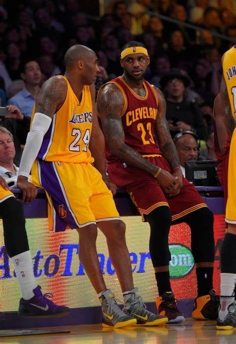 Jordan Clarkson outlined the key distinctions between Kobe Bryant and LeBron James' leadership philosophies. #NBA #Basketball #JordanClarkson #LebronJames #KobeBryant #SportsNews https://fadeawayworld.net/nba-media/jordan-clarkson-explained-the-biggest-differences-between-the-leadership-styles-of-lebron-james-and-kobe-bryant Kobe Vs Lebron, Funny Basketball Pictures, Jr Smith, Kobe Bryant Lebron James, Nba Basket, Lebron James Basketball, Lebron James Wallpapers, Lebron James Cleveland, Kobe Lebron