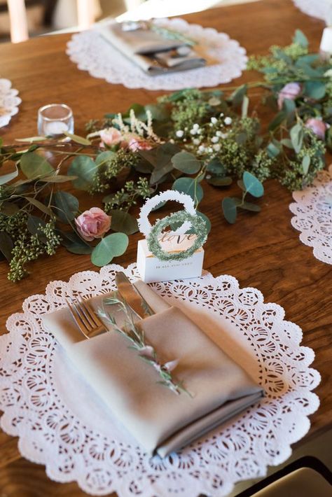 No Charger Plates Table Settings, Wedding Table Settings Without Plates, Classic Rustic Wedding, Wedding Plate Setting, Wedding Table Setup, Country Party, Table Arrangements Wedding, Georgia Wedding Venues, Designer Cakes