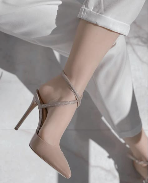 Elegant Shoes Heels, Shoes Heels Prom, Pins Fashion, Hak Tinggi, Fancy Heels, Pretty Sandals, Fashion Shoes Heels, Cute Shoes Heels, Shoes Heels Classy