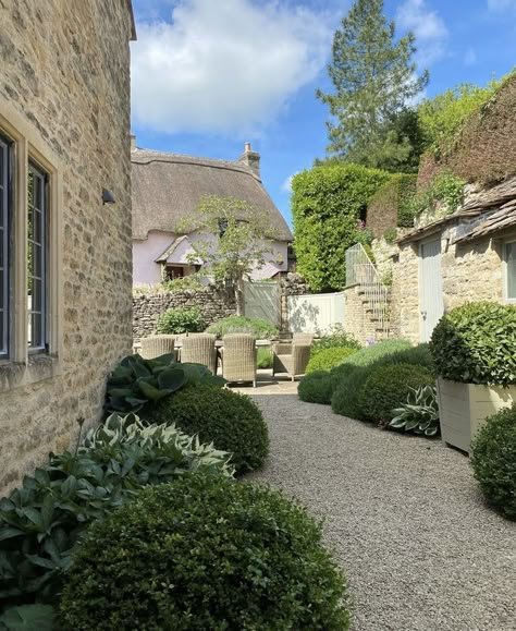 Pea Gravel Garden, Sims Hilditch, Gravel Patio, Stone Cottages, Courtyard Gardens Design, Small Building, Garden Paving, Courtyard Gardens, Gravel Garden