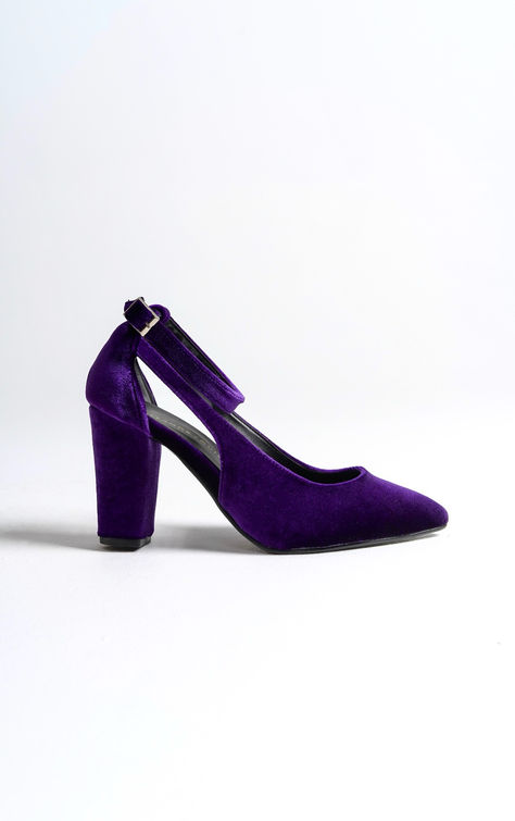 PURPLE VELVET HEELS, DARK PURPLE VELVET SHOES, PURPLE BRIDAL SHOES, PURPLE HIGH HEELS, PURPLE WEDDING SHOES, DARK PURPLE BLOCK HEELS

As Eleanor Louise, we stand out with our Dark Purple Velvet heeled shoes that combine style and comfort. Specifically designed for brides, these shoes are crafted with high-quality materials.
• Completing your style and boosting your confidence is the most elegant way! Purple Velvet 3.94-inch (10 cm) high-heeled shoes offer elegance and chicness with every step. Wedding Shoes Dark, Purple Block Heels, Purple Bridal Shoes, Purple Wedding Shoes, Heels Purple, Purple High Heels, Bridal Slippers, Velvet High Heels, Shoes Purple