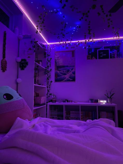 Bedroom Ideas With Purple Walls, Aesthetic Room Purple Walls, Violet Room Ideas, Purple Themed Room Aesthetic, Blue And Purple Room Aesthetic, Dark Purple Room Aesthetic, Aesthetic Room Purple, Lilac Room Ideas, Purple Themed Room