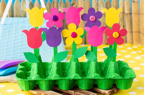 Egg Carton Garden Craft, Egg Carton Garden, Plastic Egg Carton Crafts, Egg Trays Craft Ideas, Egg Carton Flower Craft, Activity With Egg Carton, Egg Carton Tulips, Egg Carton Flowers Kids, Egg Carton Art